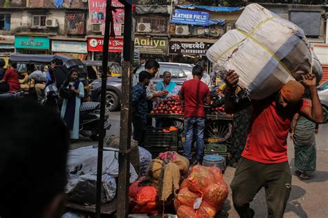 Przymierze zSatavahanami: Wzrost Potęgi Mauryjskiej w Indiach III wieku n.e. 